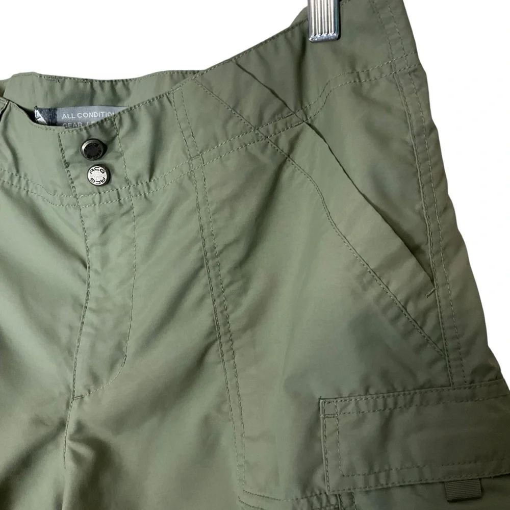 NIKE ACG sz 10 Women’s Cargo Shorts Pockets Belt Loops Hiking Adventuring Green